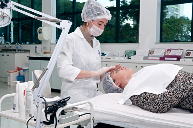 Tecnólogo em ESTÉTICA E COSMÉTICA - 02 anos, valor mensal: por R$149,70